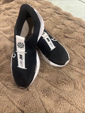 Nike women’s Slip-On Sneakers - Black/White